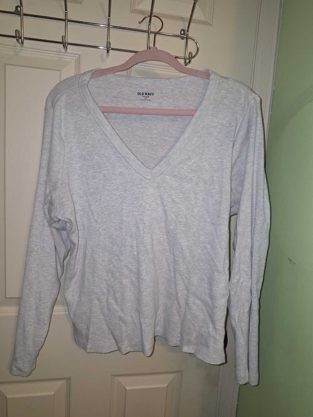 Old Navy Light Gray V-Neck Long Sleeve Tee